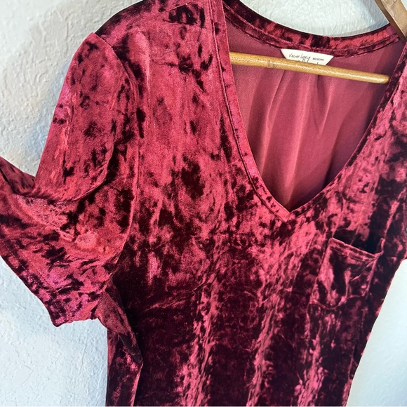 Spring Mercer | Velvet Shirt Women Maroon Legging Tee V Neck - Picture 4 of 7